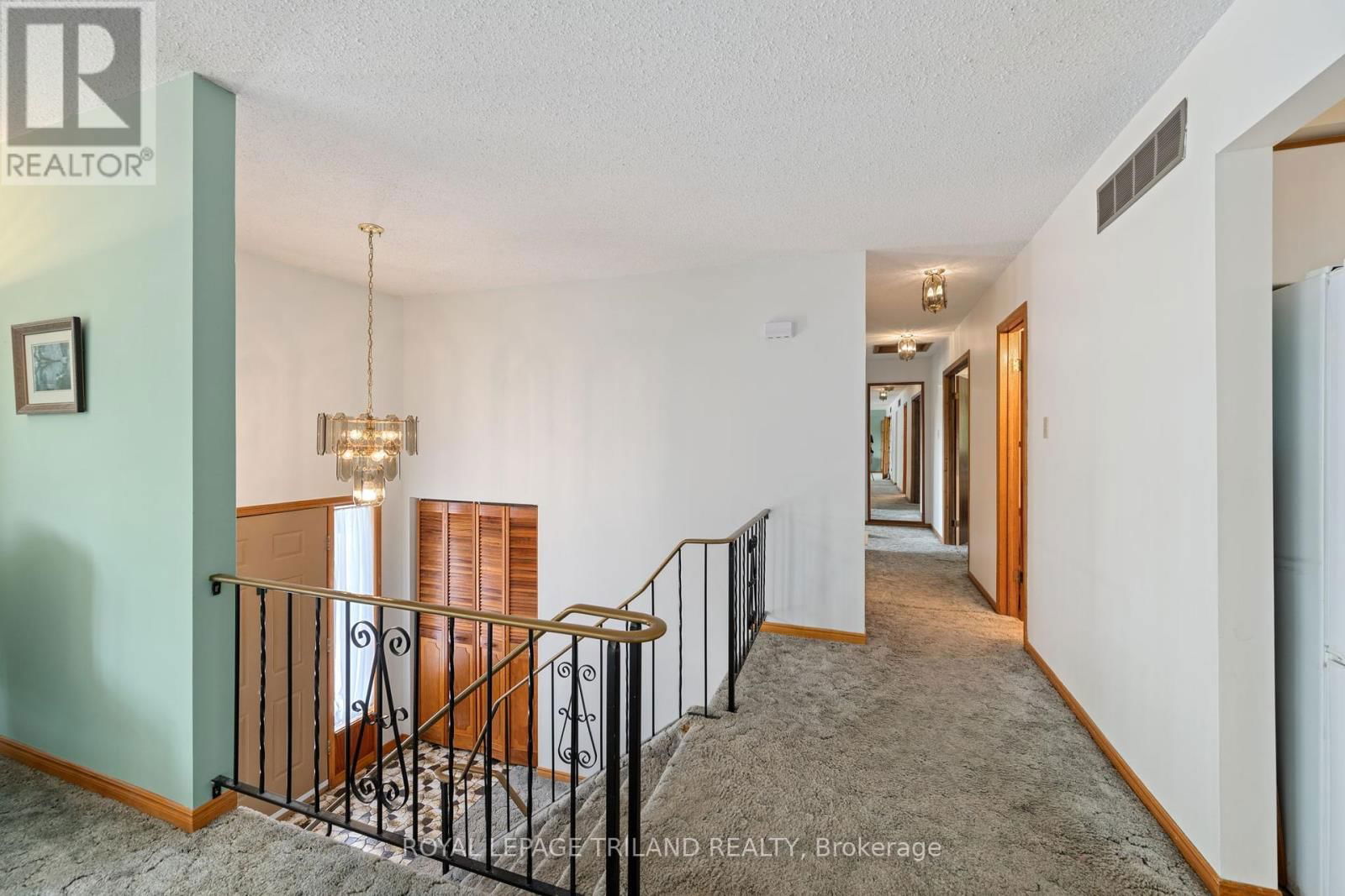 116 CHARLES STREET WEST Image 7