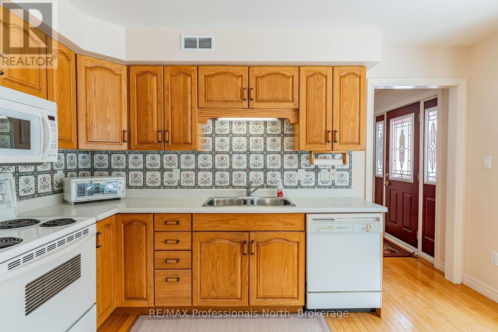 1119 DEEP BAY ROAD Image 11
