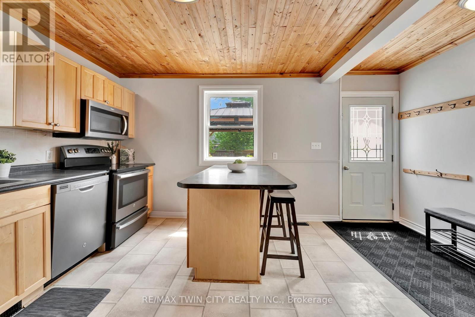 123 BLANDFORD STREET Image 11