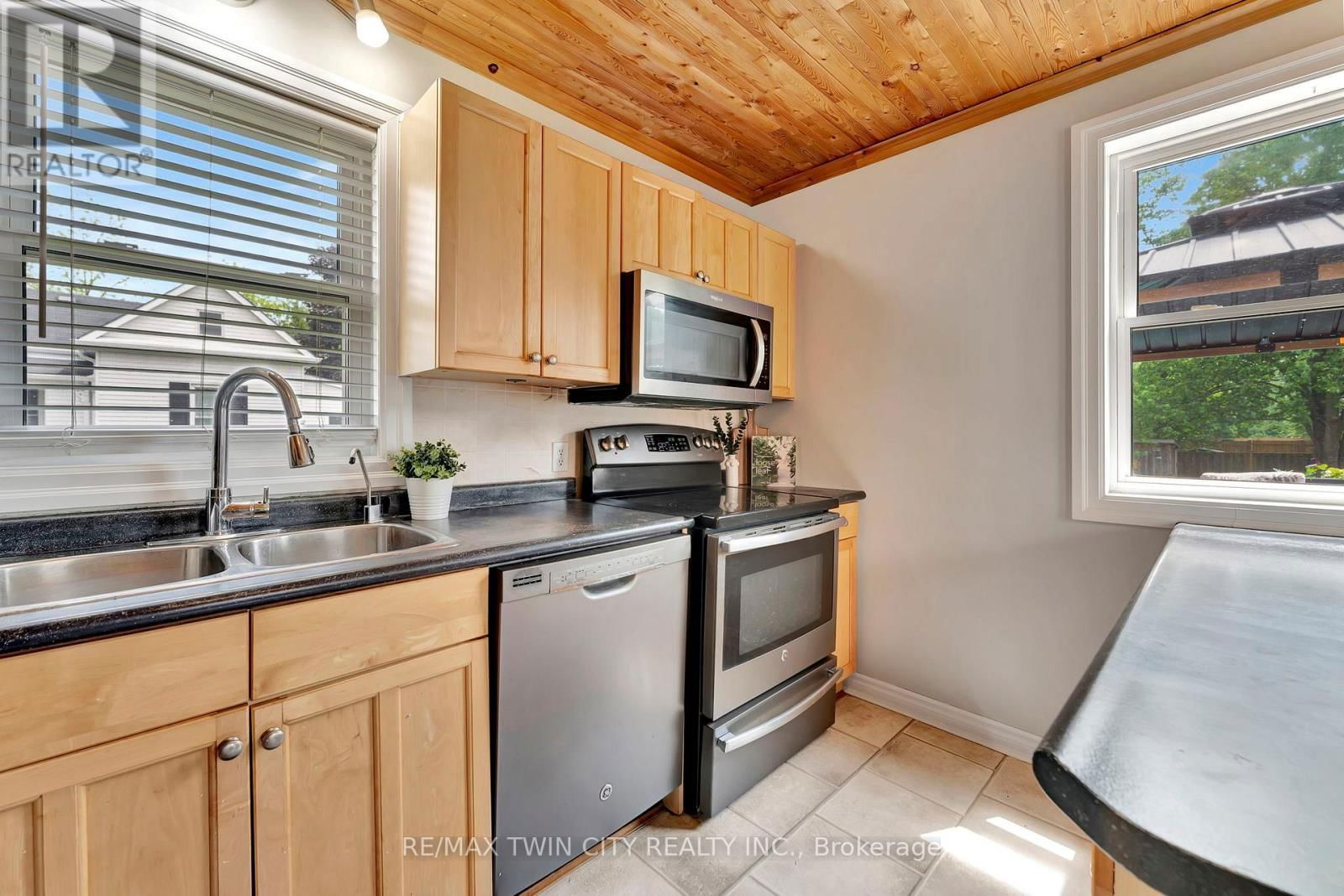 123 BLANDFORD STREET Image 16