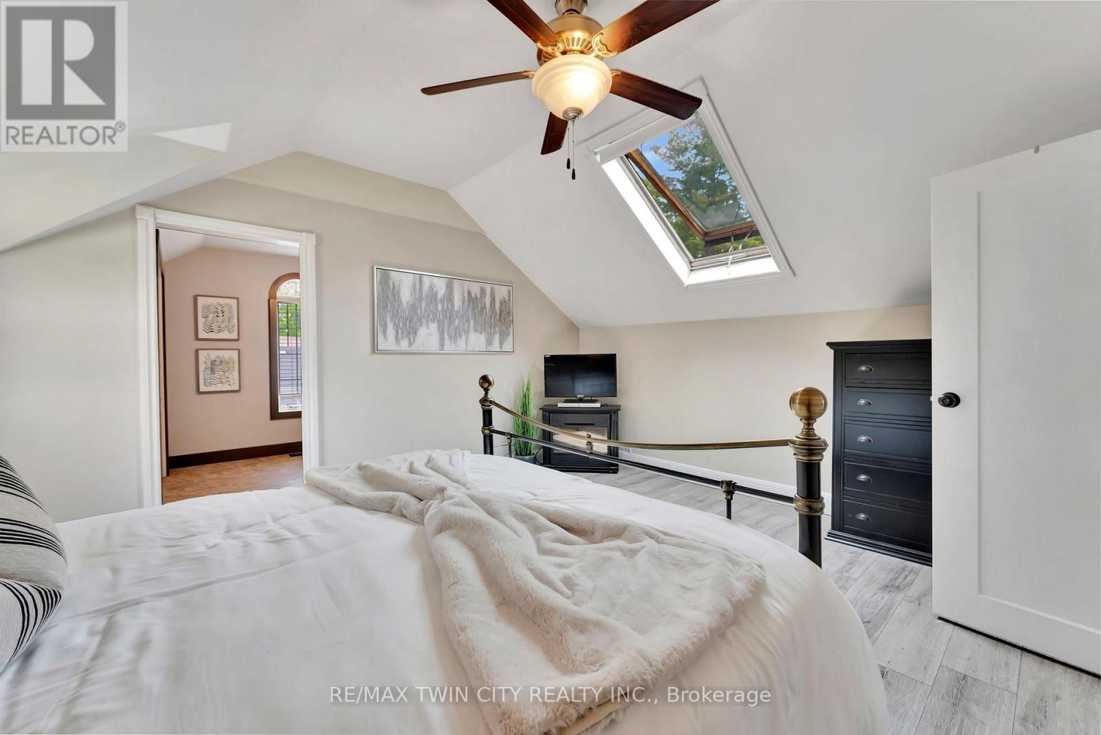 123 BLANDFORD STREET Image 29