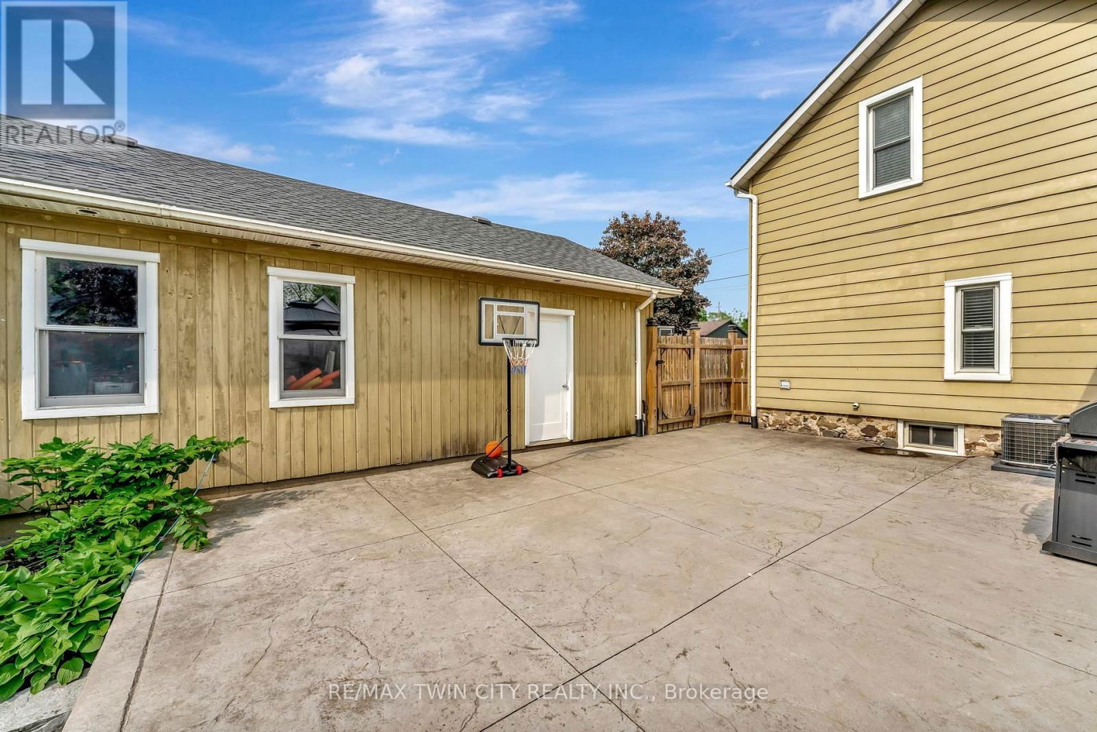 123 BLANDFORD STREET Image 36