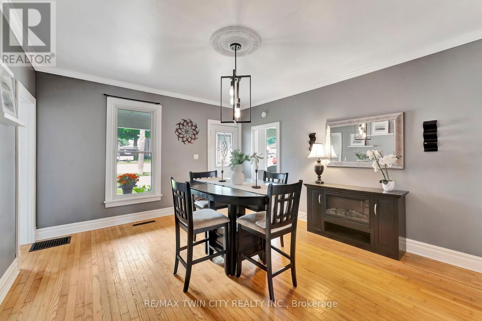 123 BLANDFORD STREET Image 7