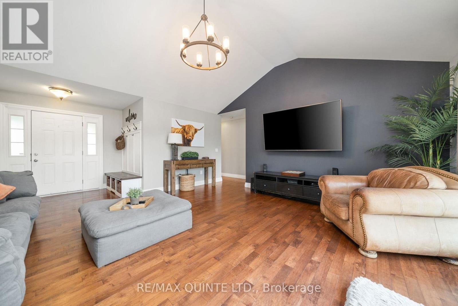 27 CHARLES ROAD Image 10