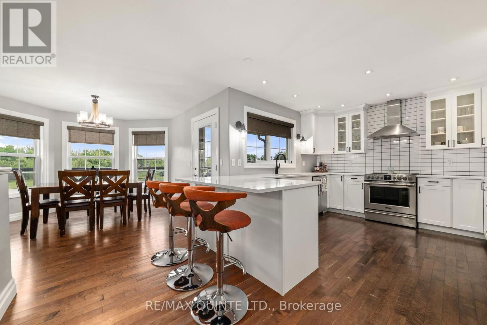 27 CHARLES ROAD Image 12