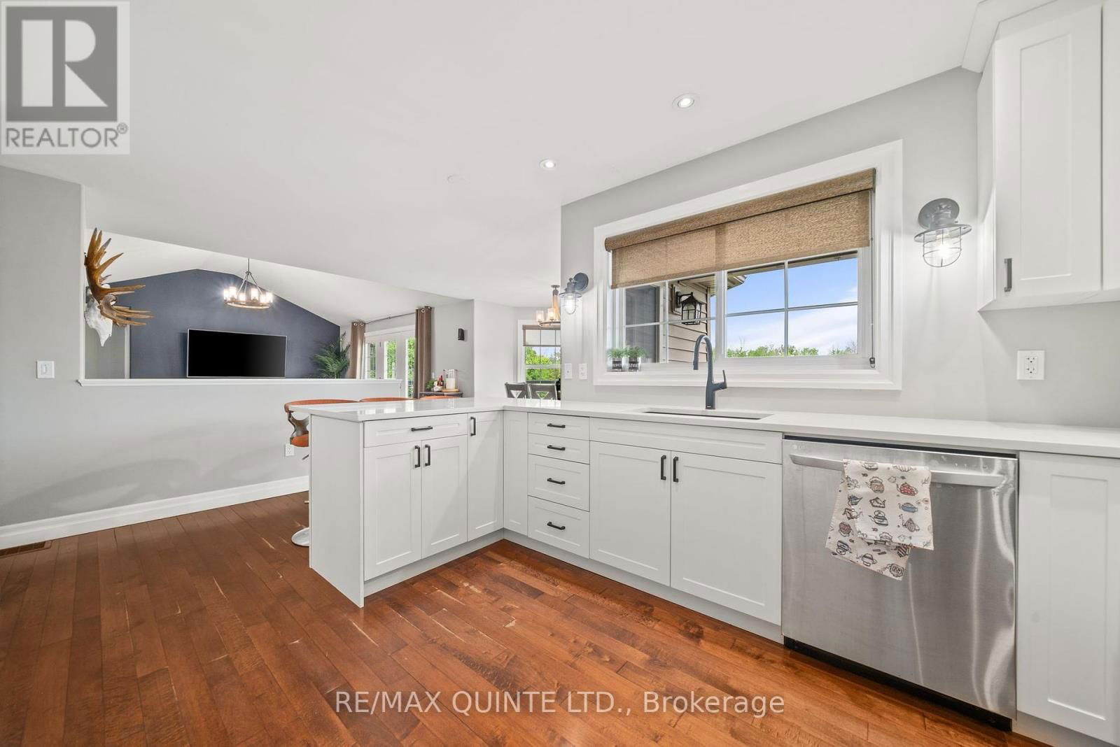 27 CHARLES ROAD Image 16