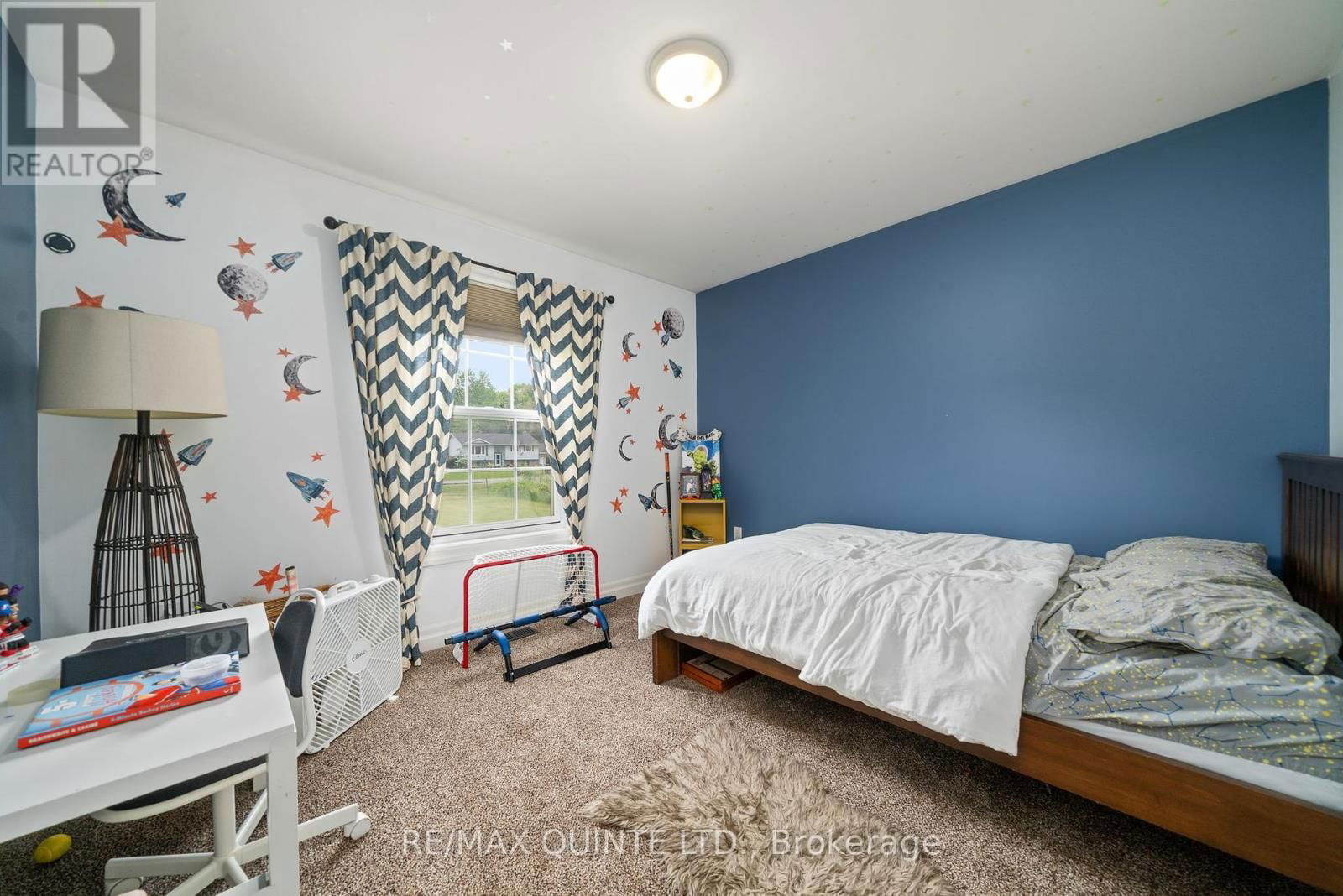 27 CHARLES ROAD Image 20