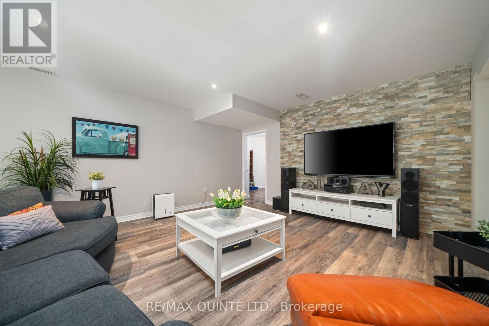 27 CHARLES ROAD Image 23