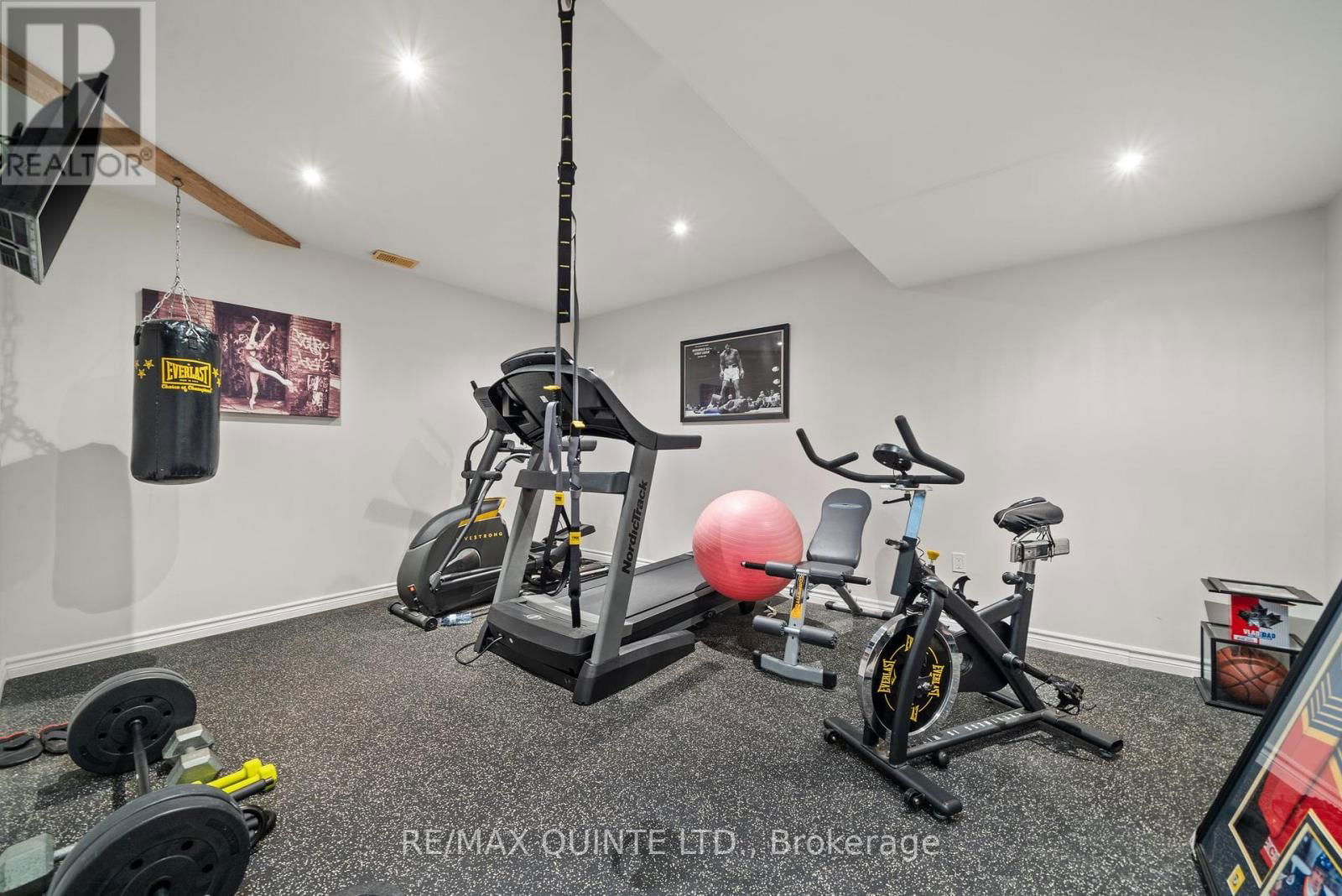 27 CHARLES ROAD Image 25