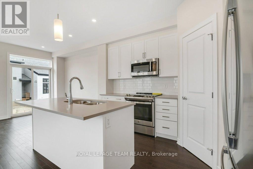 108 WABIKON CRESCENT Image 3