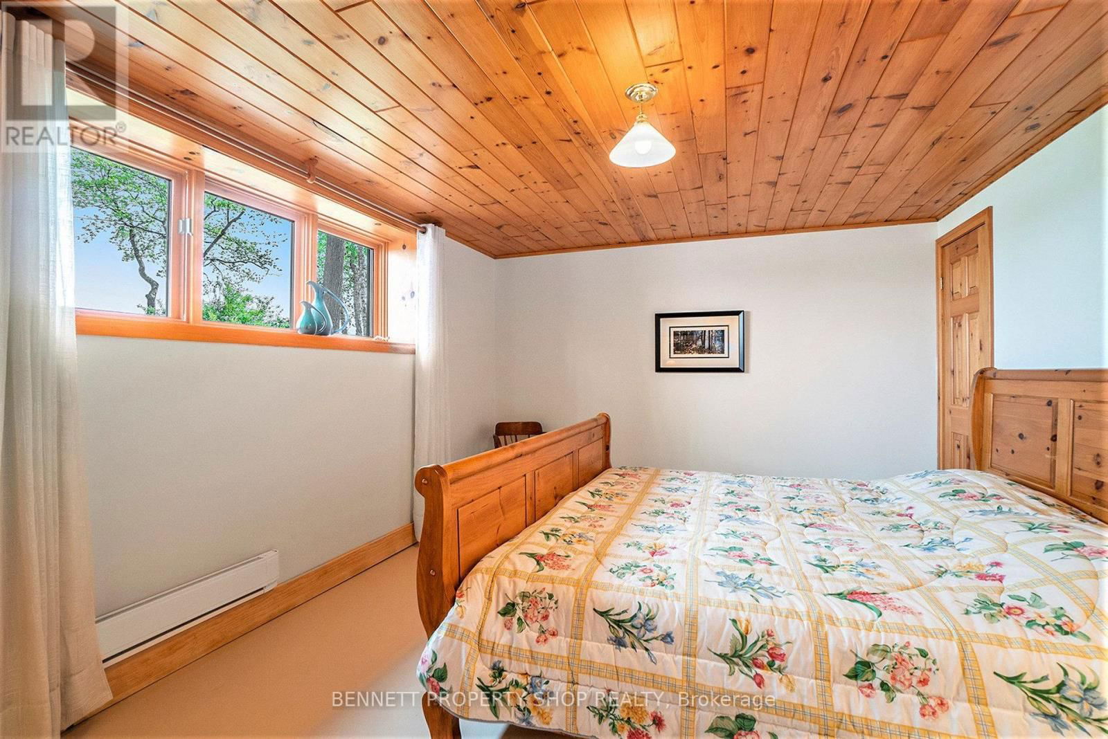 33 BURTON LANE Image 17