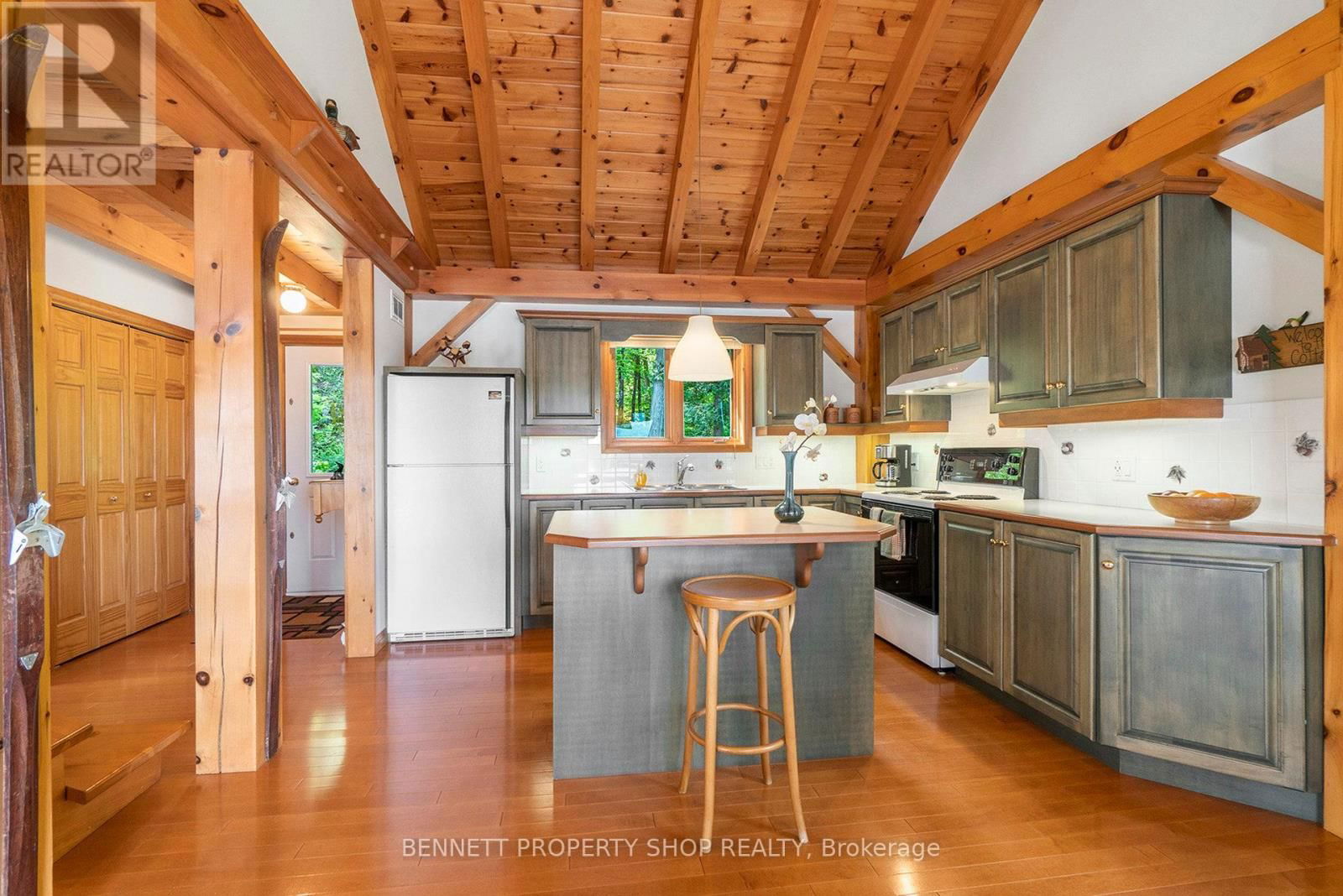 33 BURTON LANE Image 9