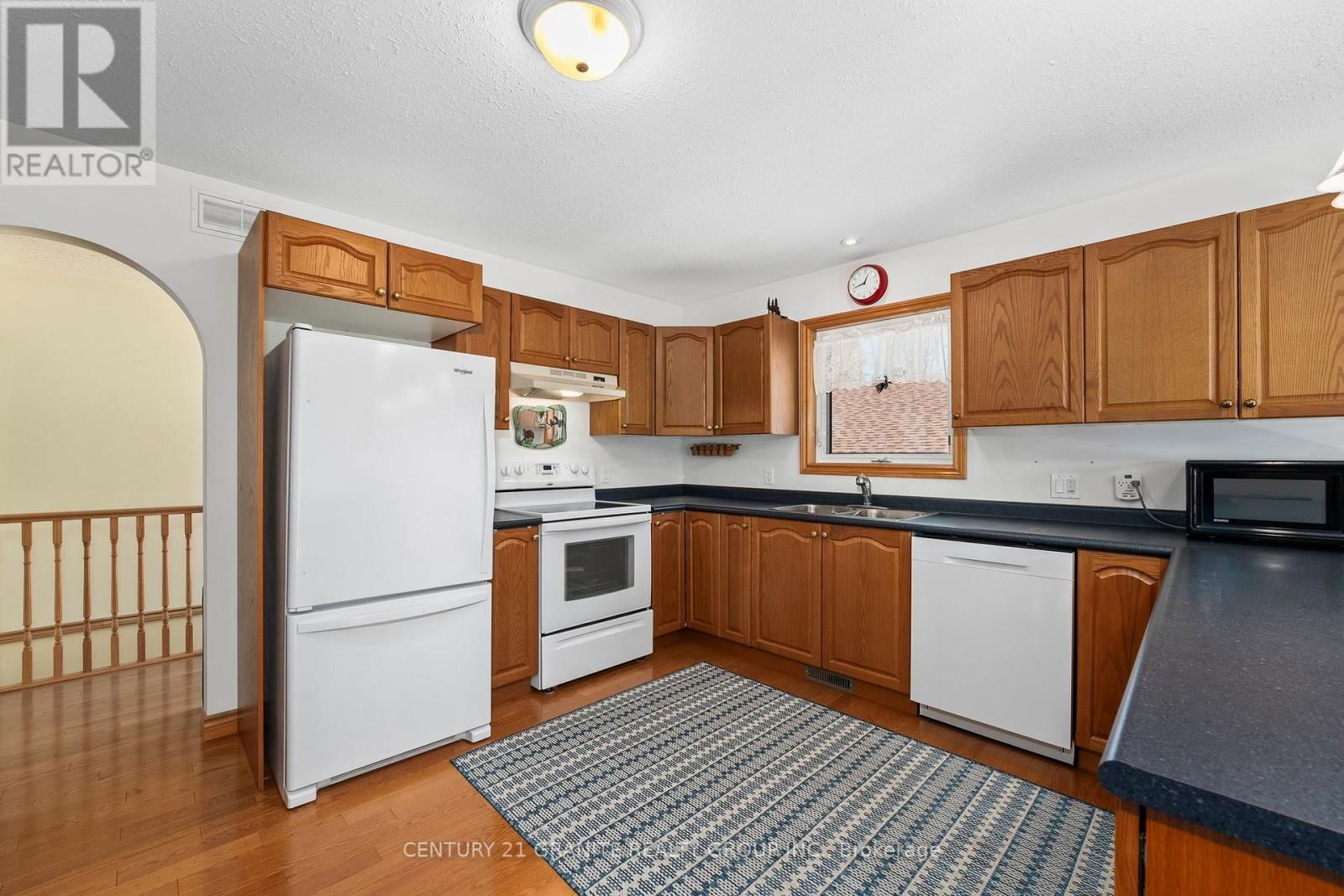 54 CEDAR DRIVE Image 8