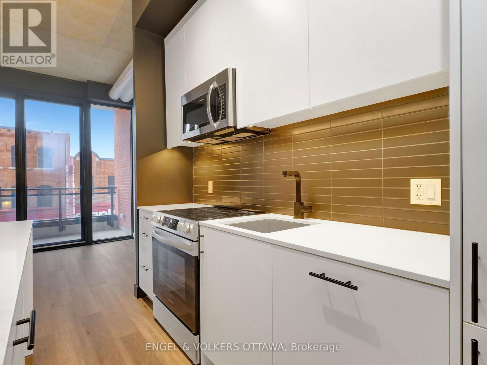 212 - 10 JAMES STREET Image 10