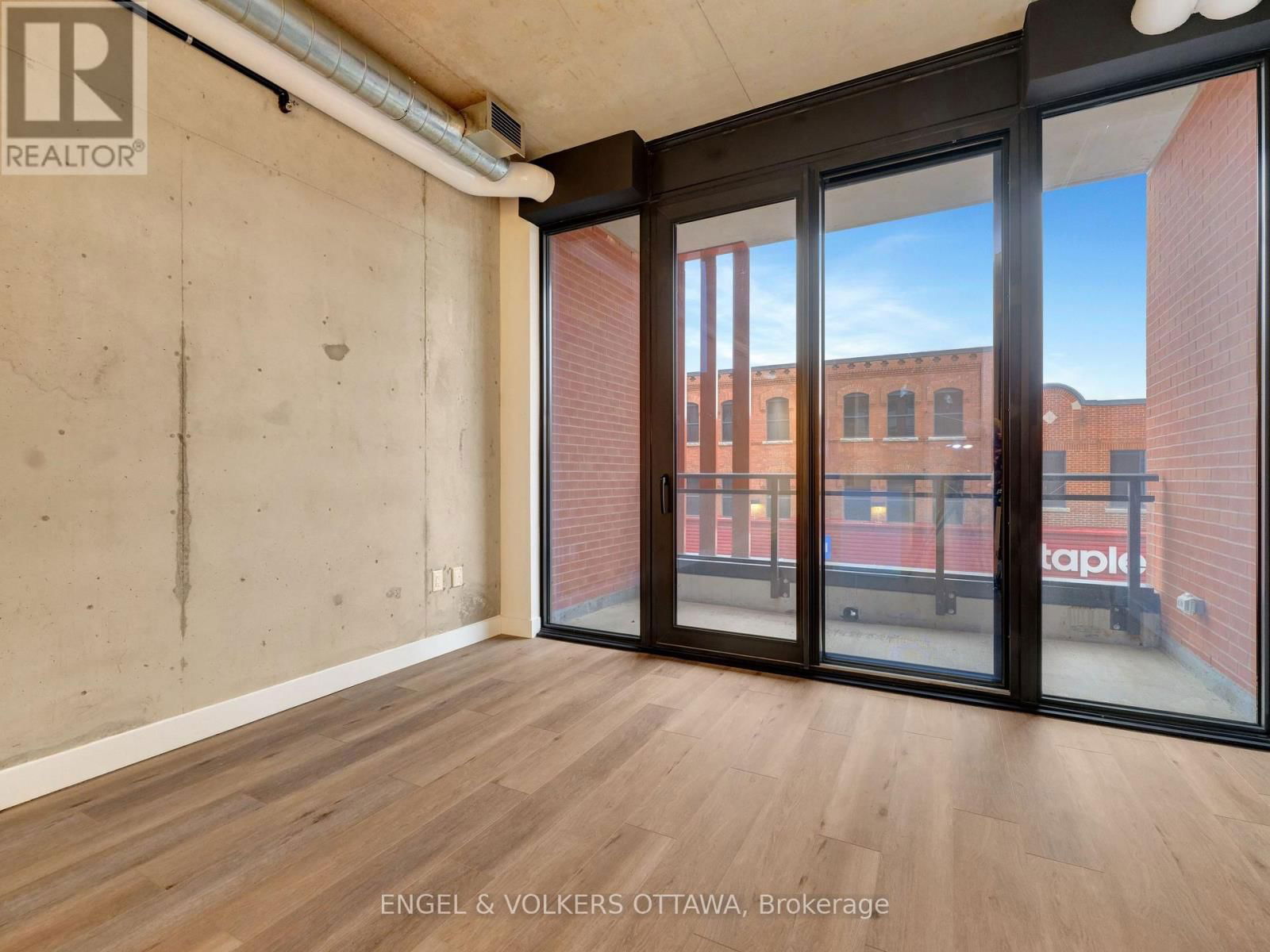 212 - 10 JAMES STREET Image 12