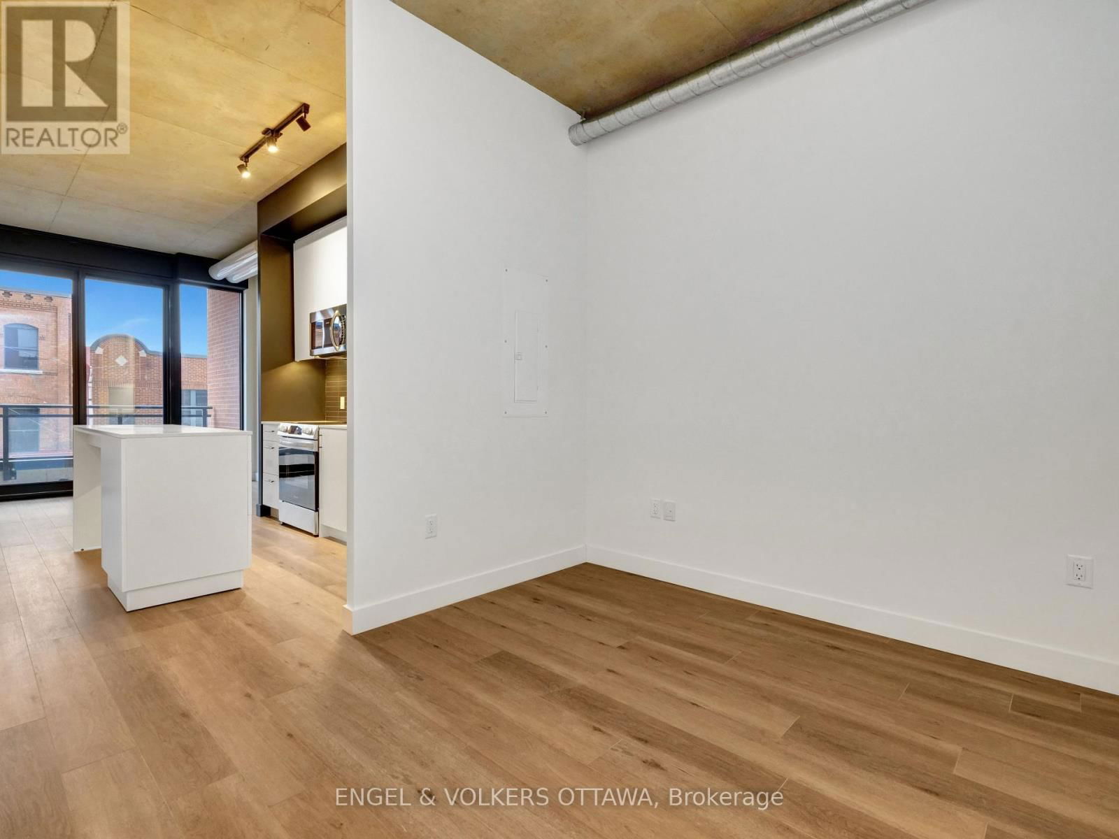 212 - 10 JAMES STREET Image 14