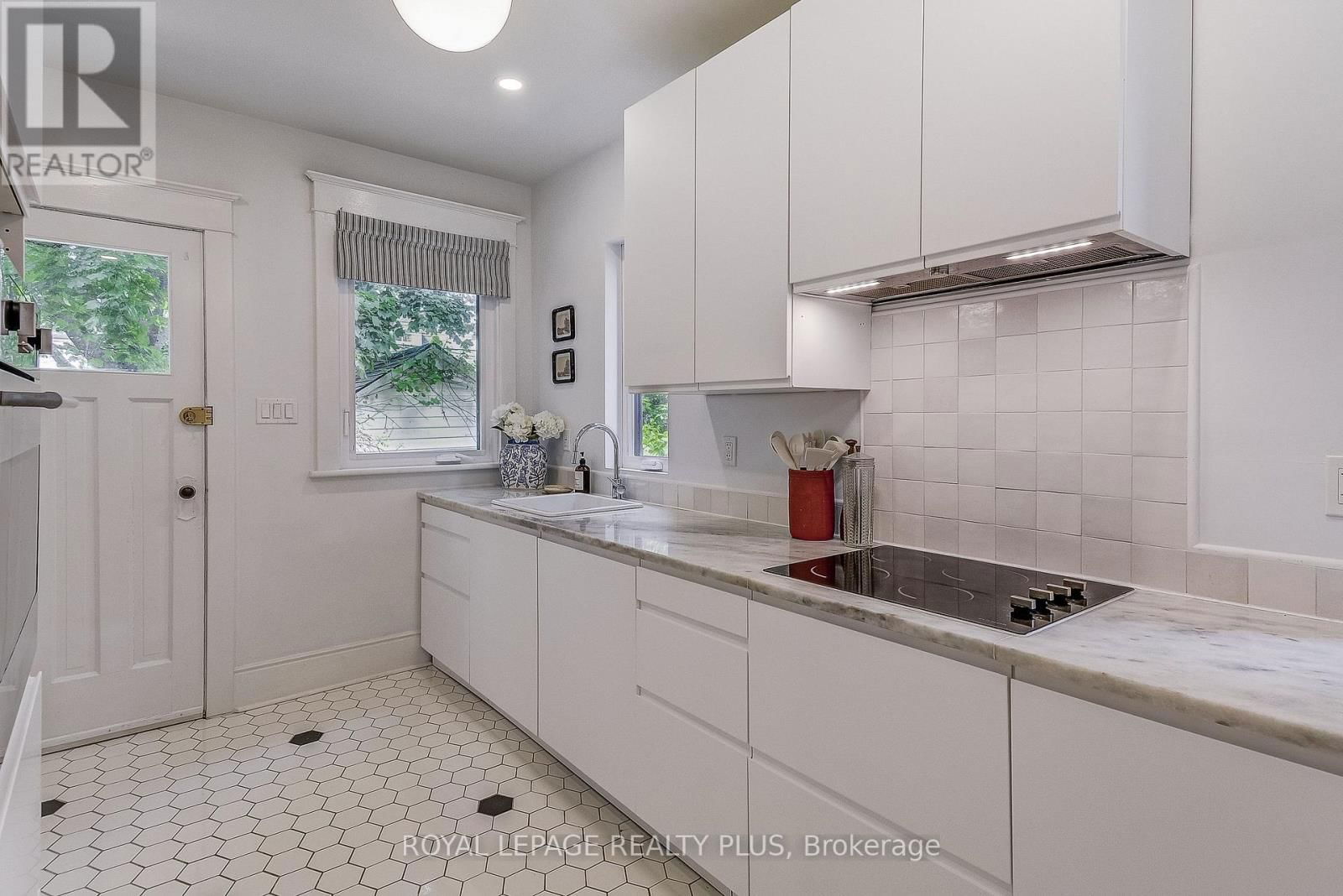 192 KENSINGTON AVENUE SOUTH Image 12