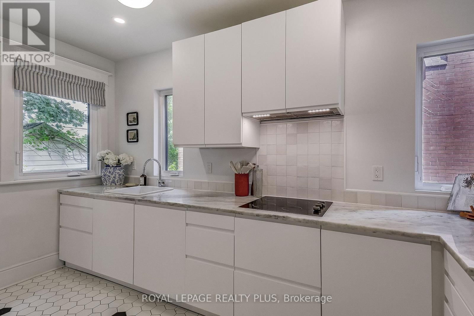 192 KENSINGTON AVENUE SOUTH Image 13