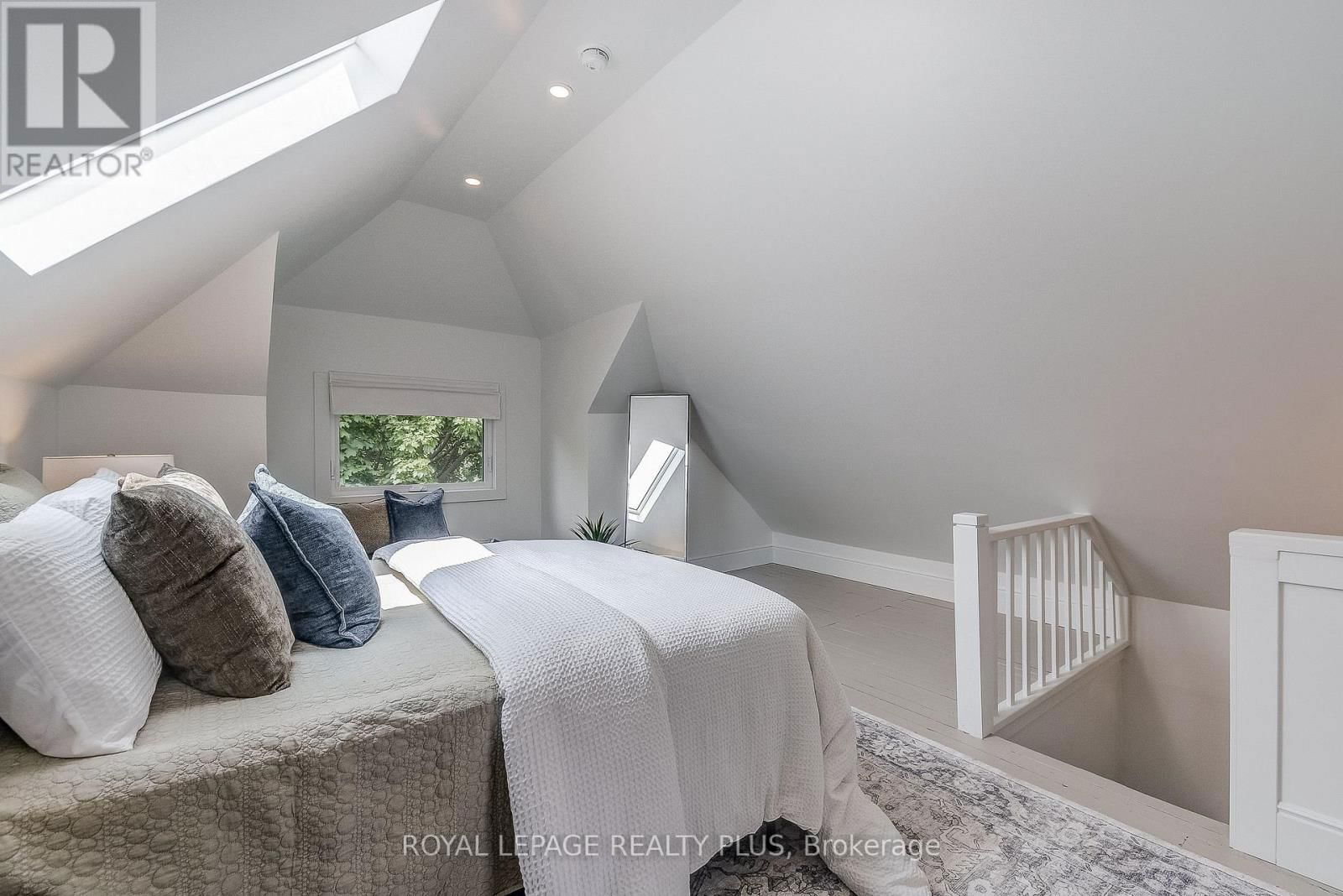 192 KENSINGTON AVENUE SOUTH Image 24