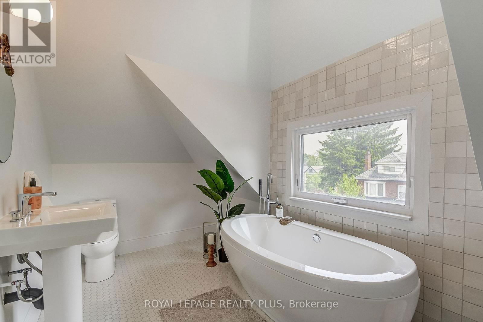 192 KENSINGTON AVENUE SOUTH Image 26