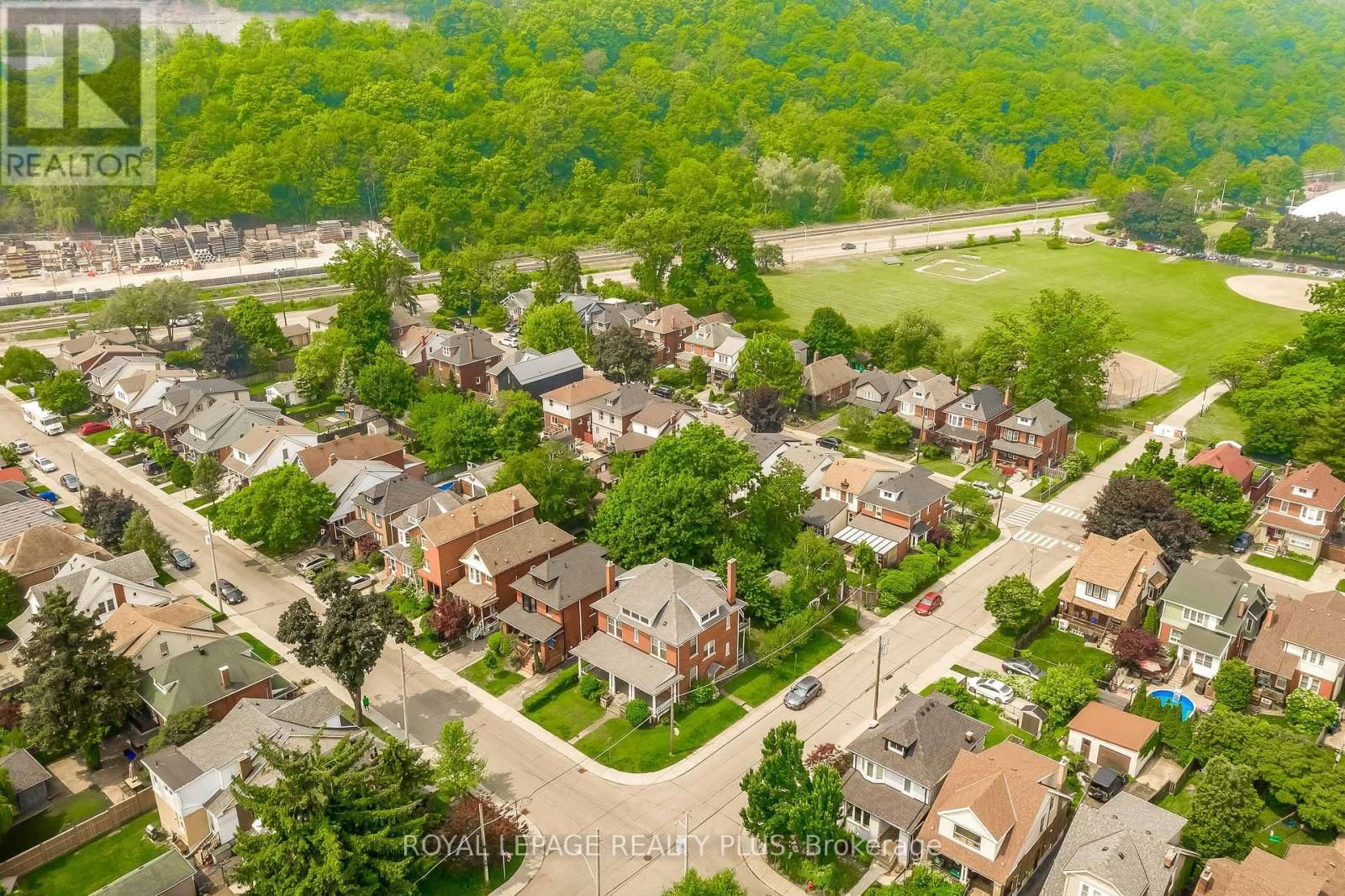 192 KENSINGTON AVENUE SOUTH Image 37