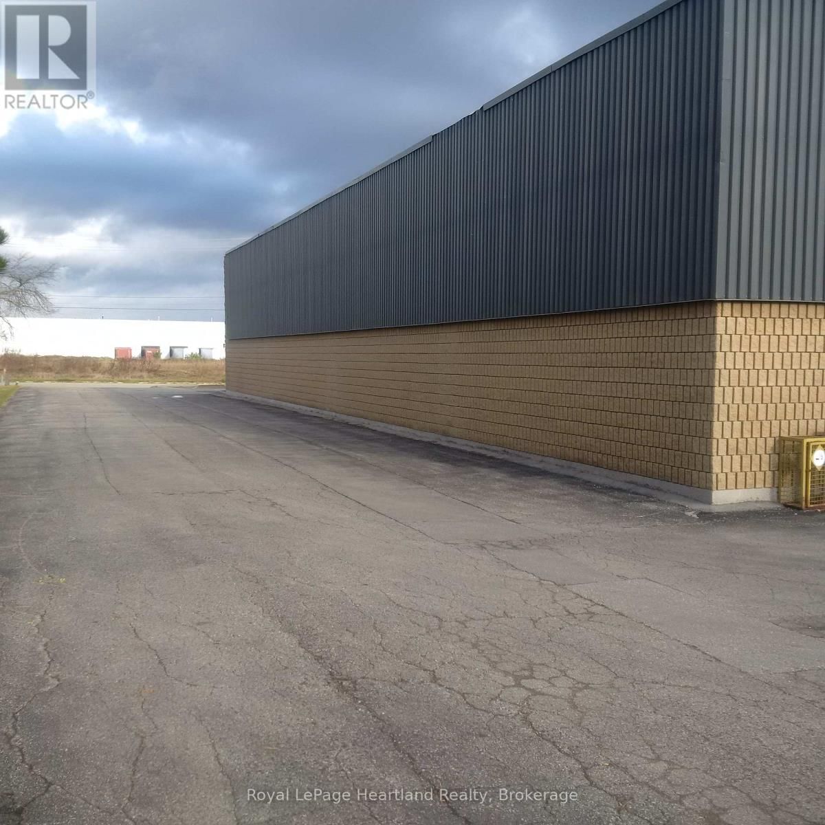 105 NORTHLAND ROAD Image 12