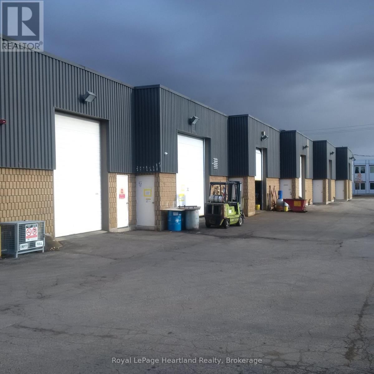 105 NORTHLAND ROAD Image 15