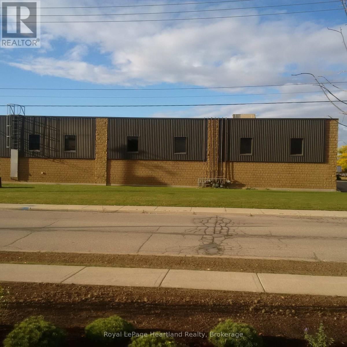 105 NORTHLAND ROAD Image 3