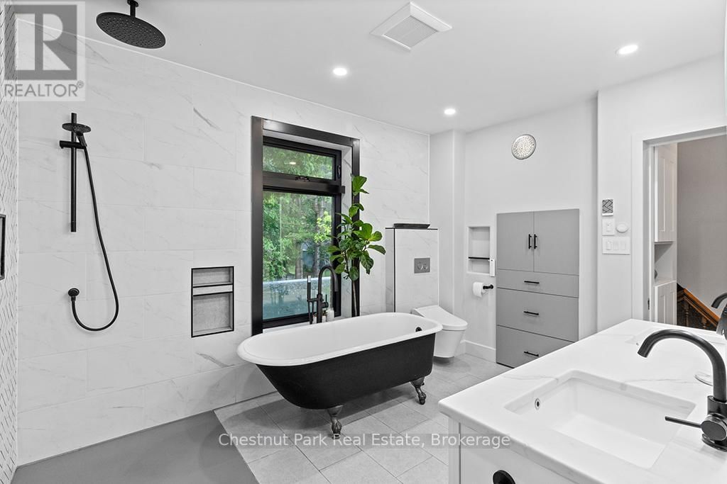 689 4TH AVENUE EAST Image 31
