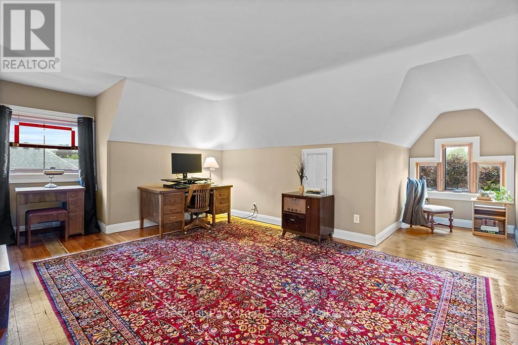 689 4TH AVENUE EAST Image 39