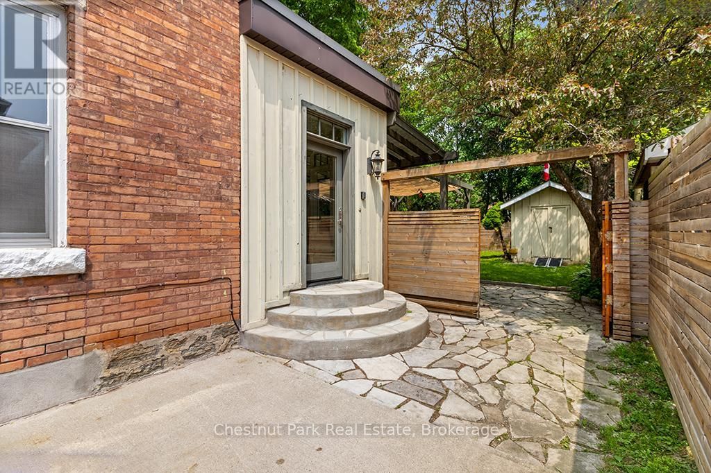 689 4TH AVENUE EAST Image 44