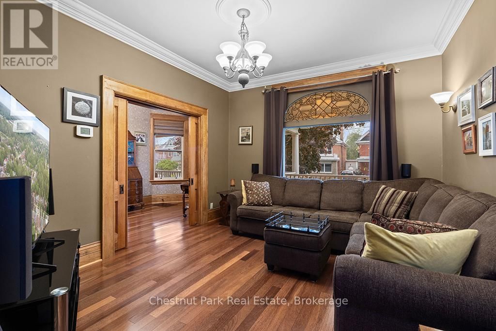 689 4TH AVENUE EAST Image 9
