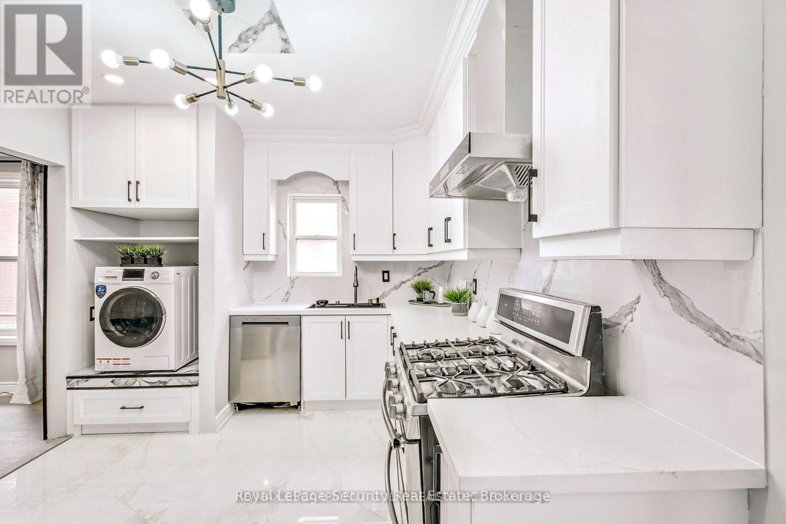 242 CLARENCE STREET Image 13