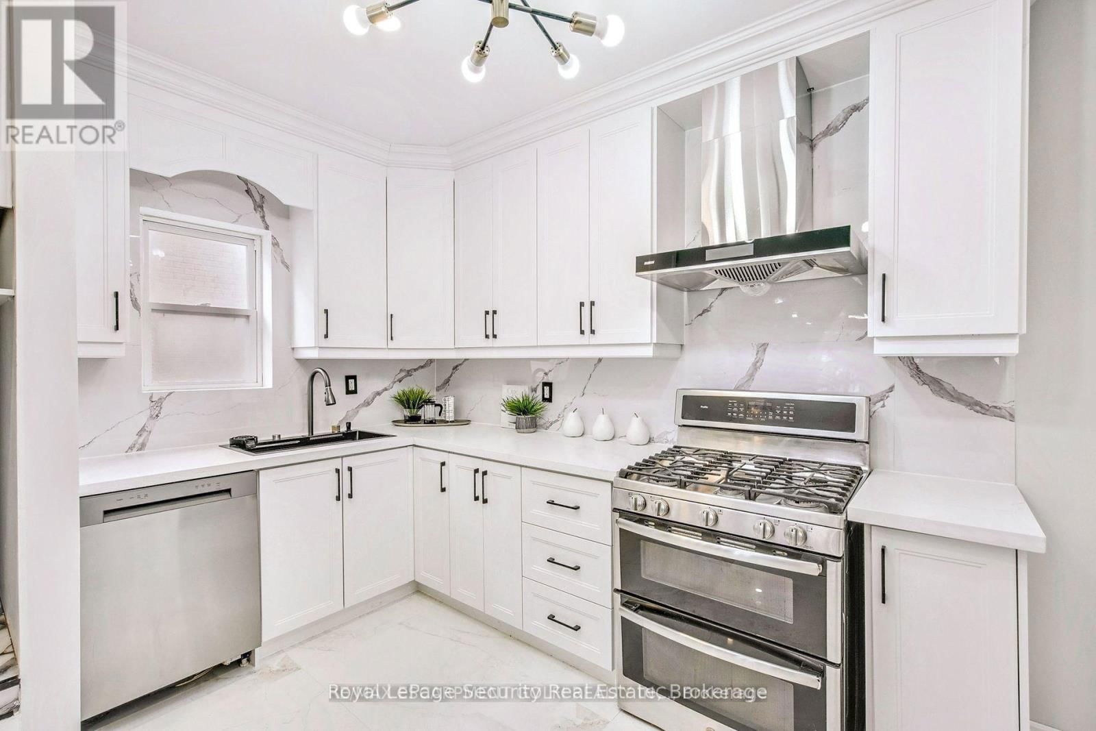 242 CLARENCE STREET Image 14