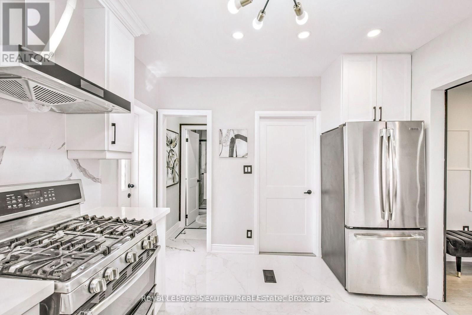 242 CLARENCE STREET Image 15