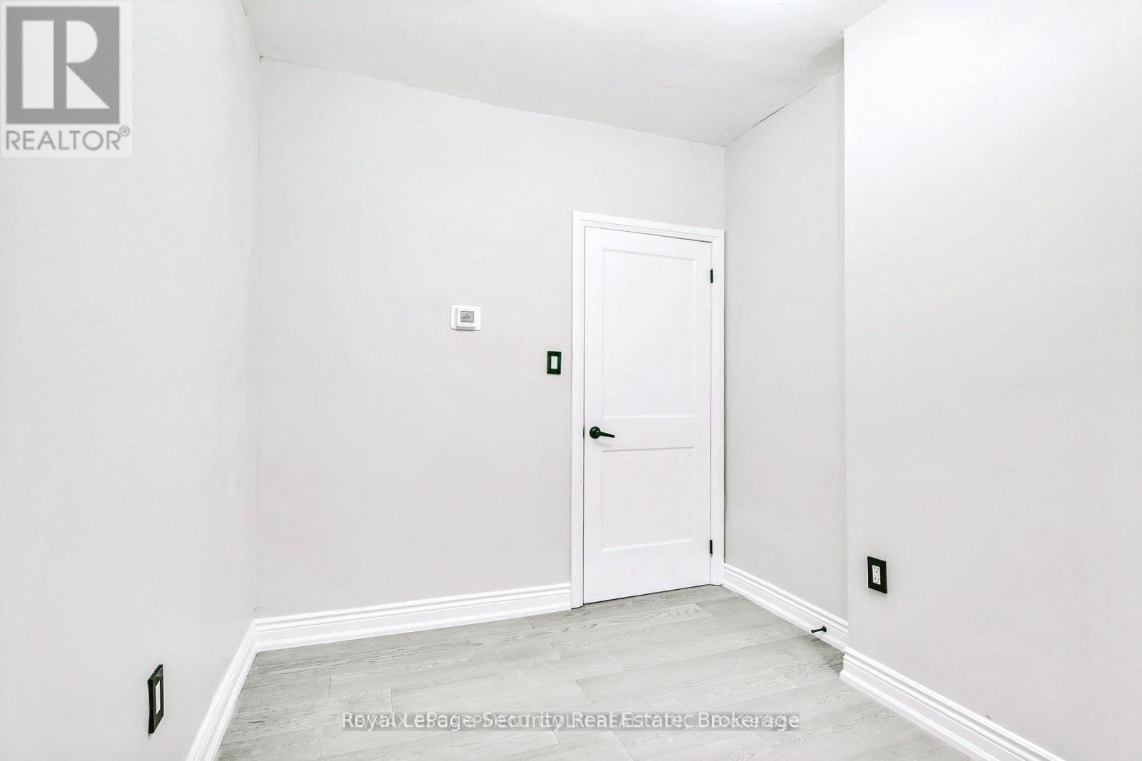 242 CLARENCE STREET Image 18