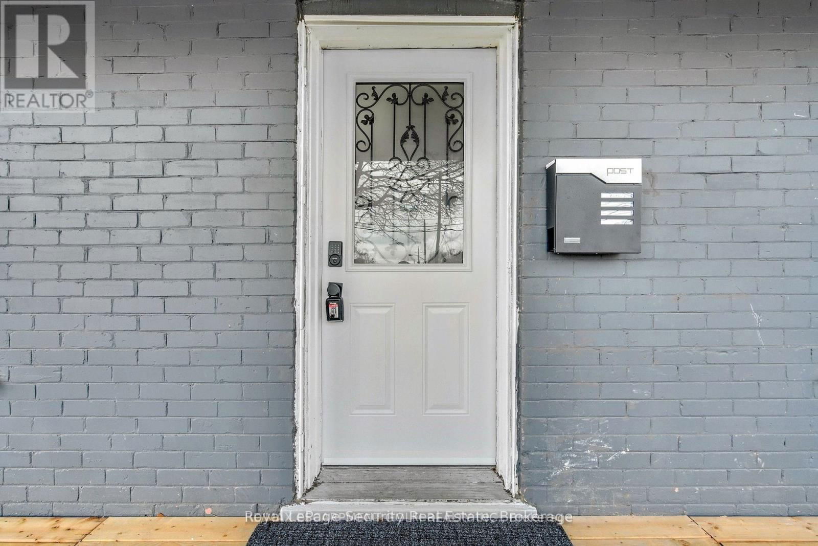 242 CLARENCE STREET Image 2
