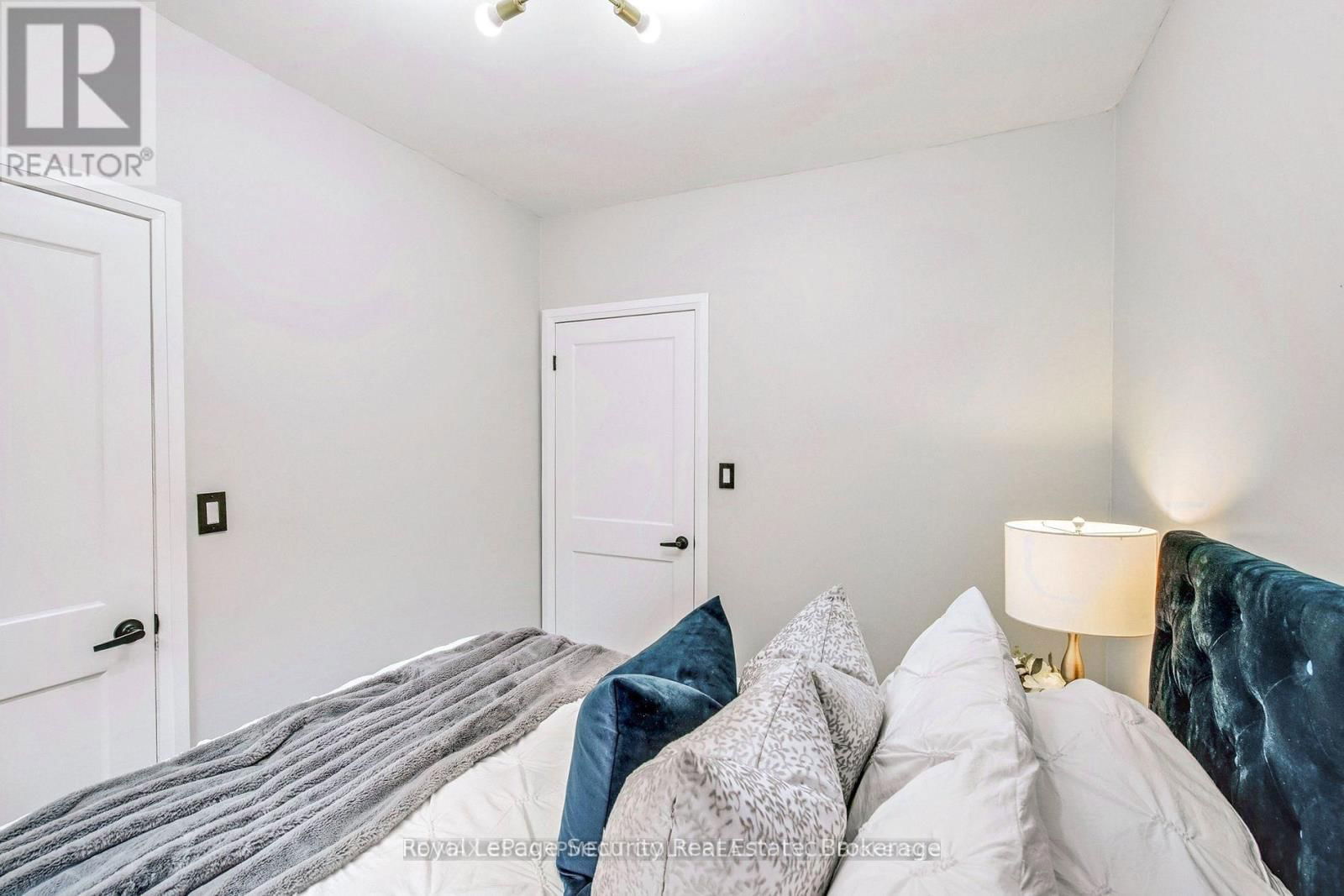 242 CLARENCE STREET Image 20