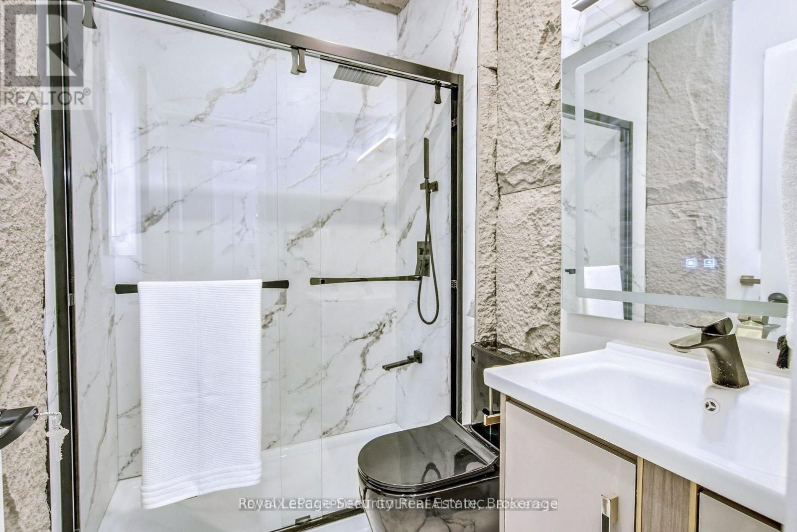 242 CLARENCE STREET Image 22
