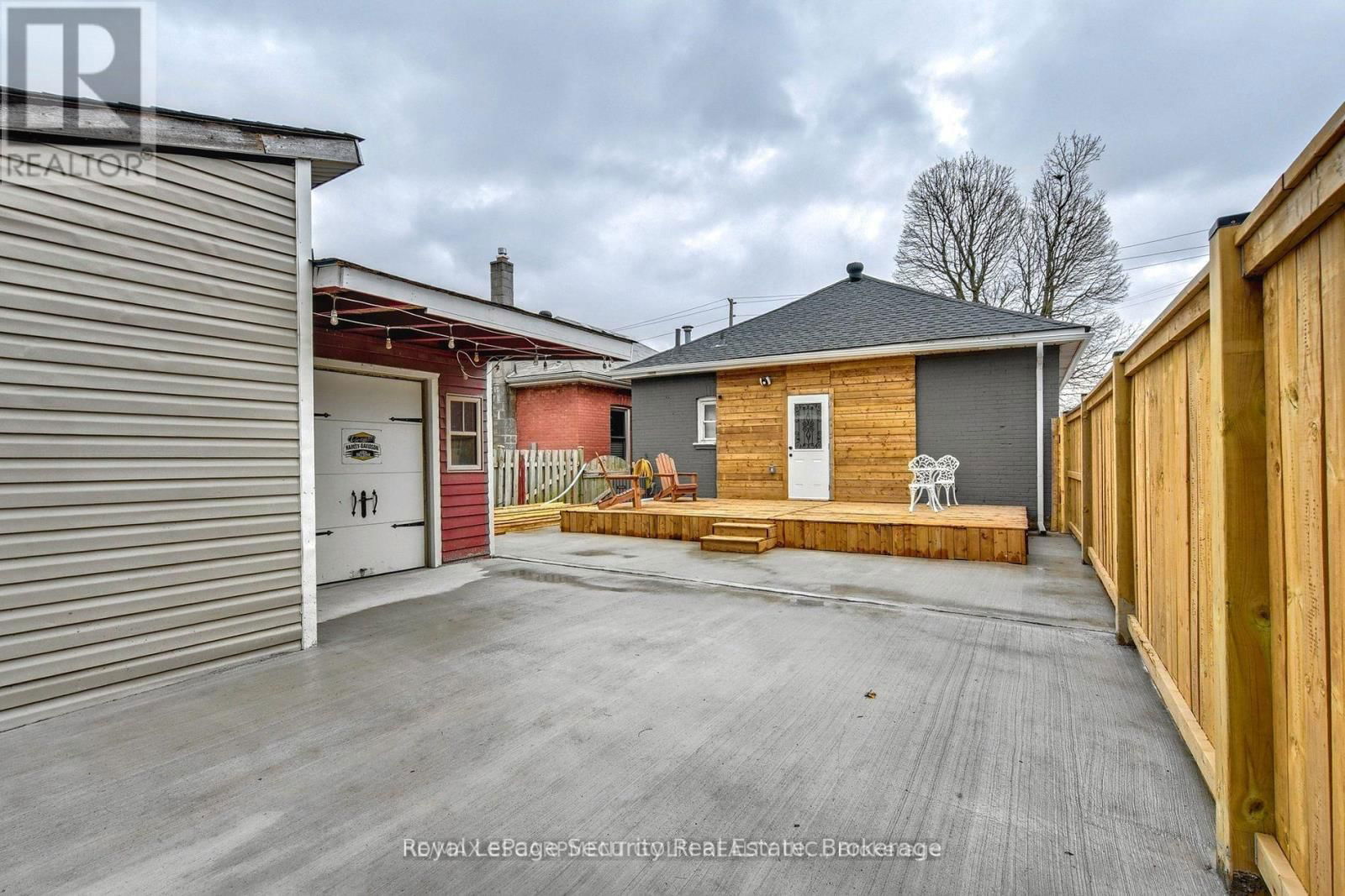 242 CLARENCE STREET Image 24