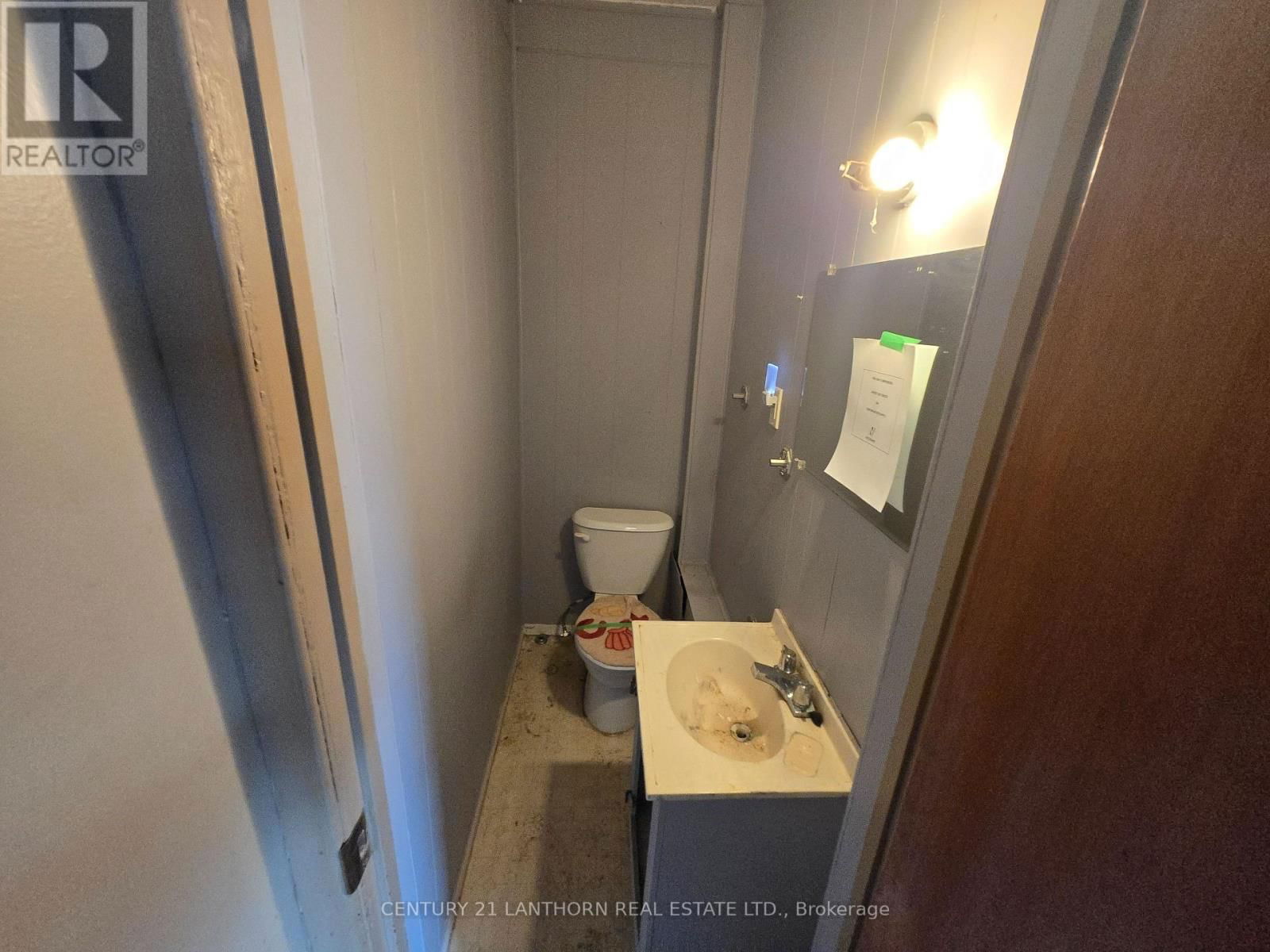 188 DUNDAS STREET WEST Image 11
