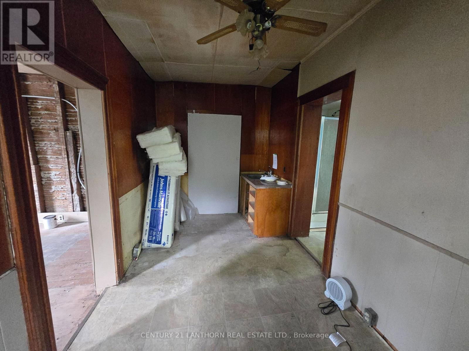 188 DUNDAS STREET WEST Image 7