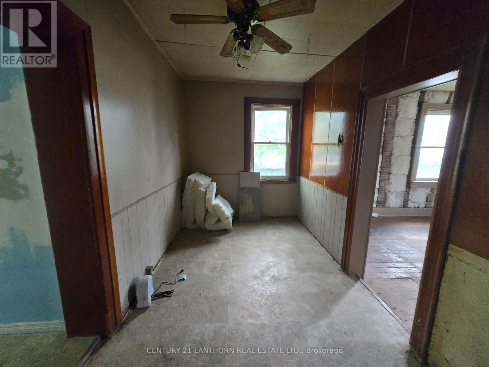 188 DUNDAS STREET WEST Image 8