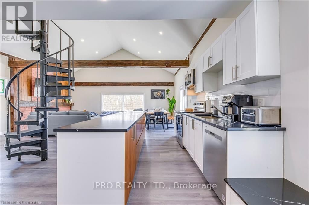 3590 LAKESHORE ROAD Image 6