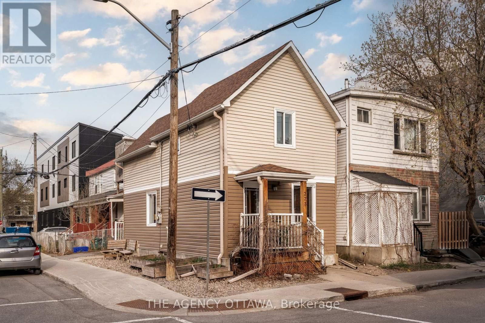 223 CARRUTHERS AVENUE Image 21