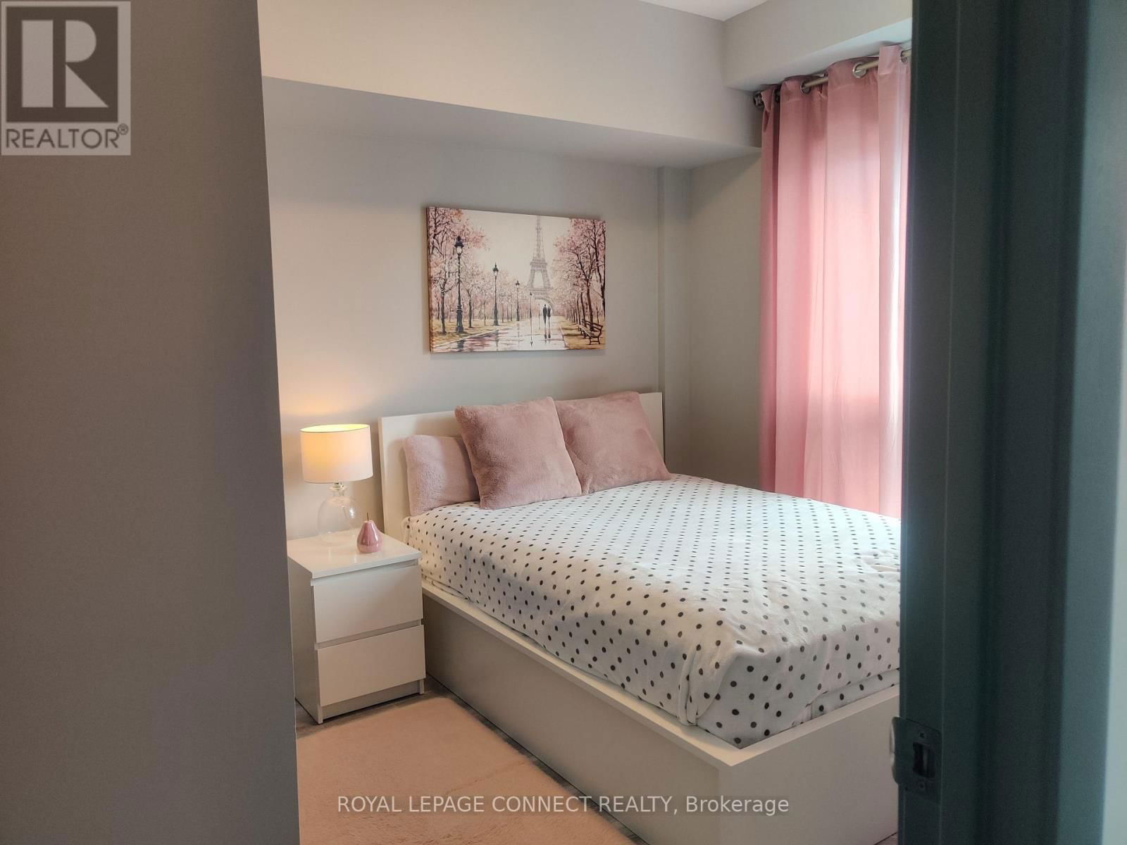 615 - 275F LARCH STREET Image 11