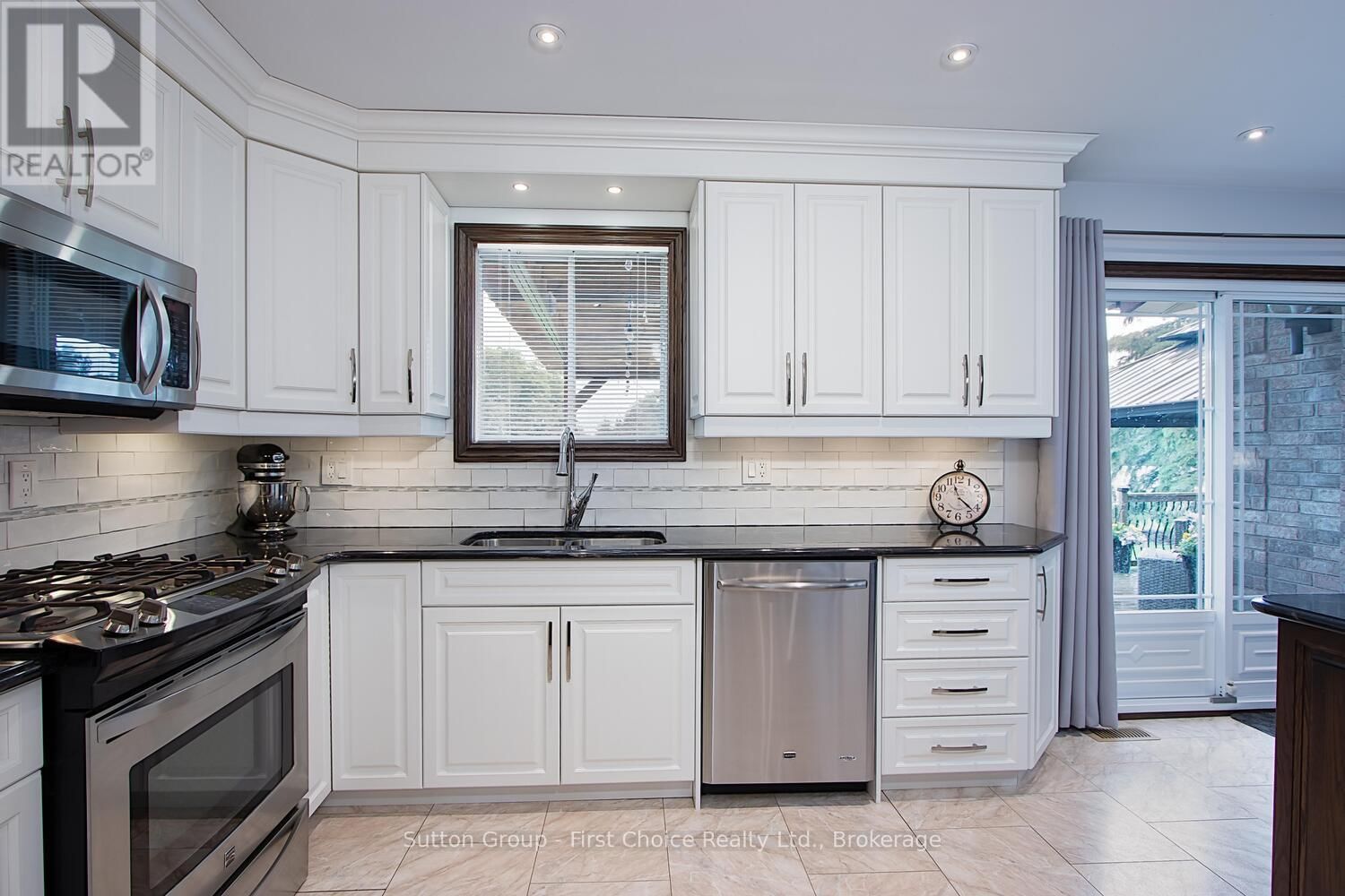 4005 FREDERICK STREET Image 9