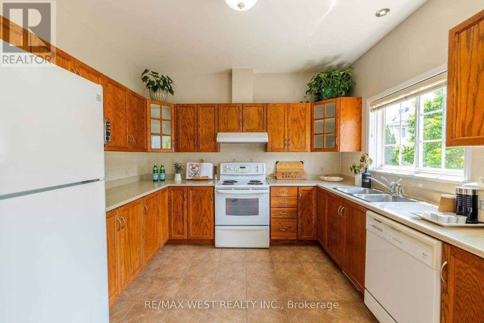 214 CASTLEGARTH CRESCENT Image 10