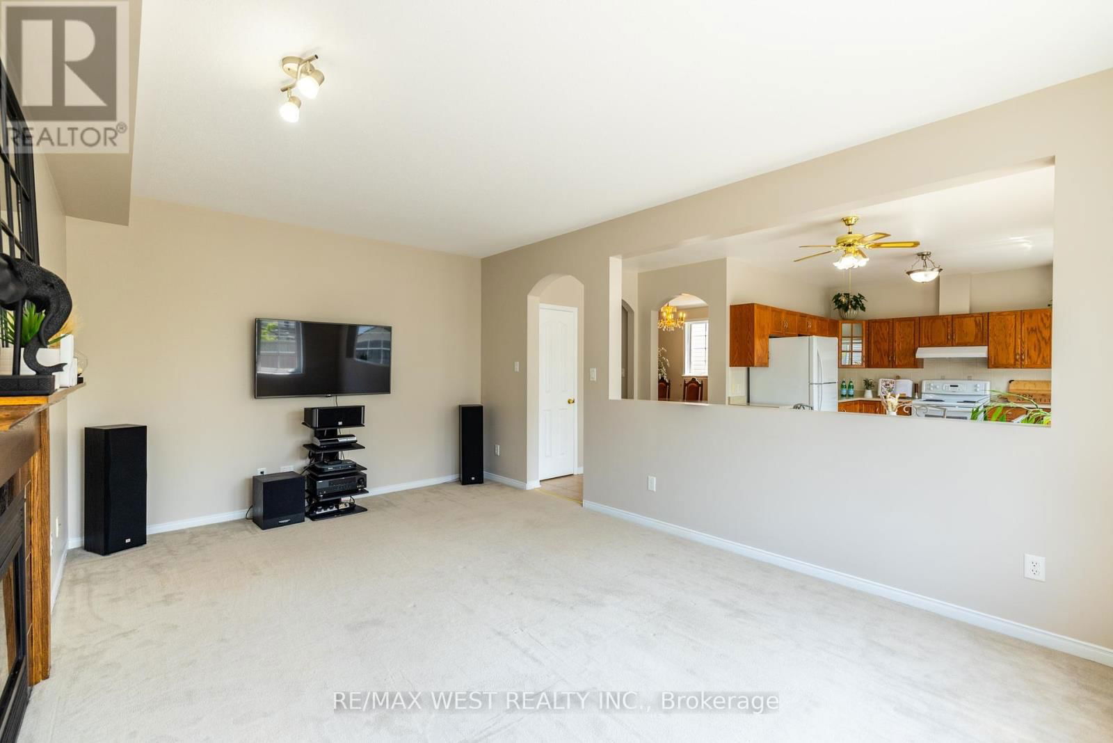 214 CASTLEGARTH CRESCENT Image 11