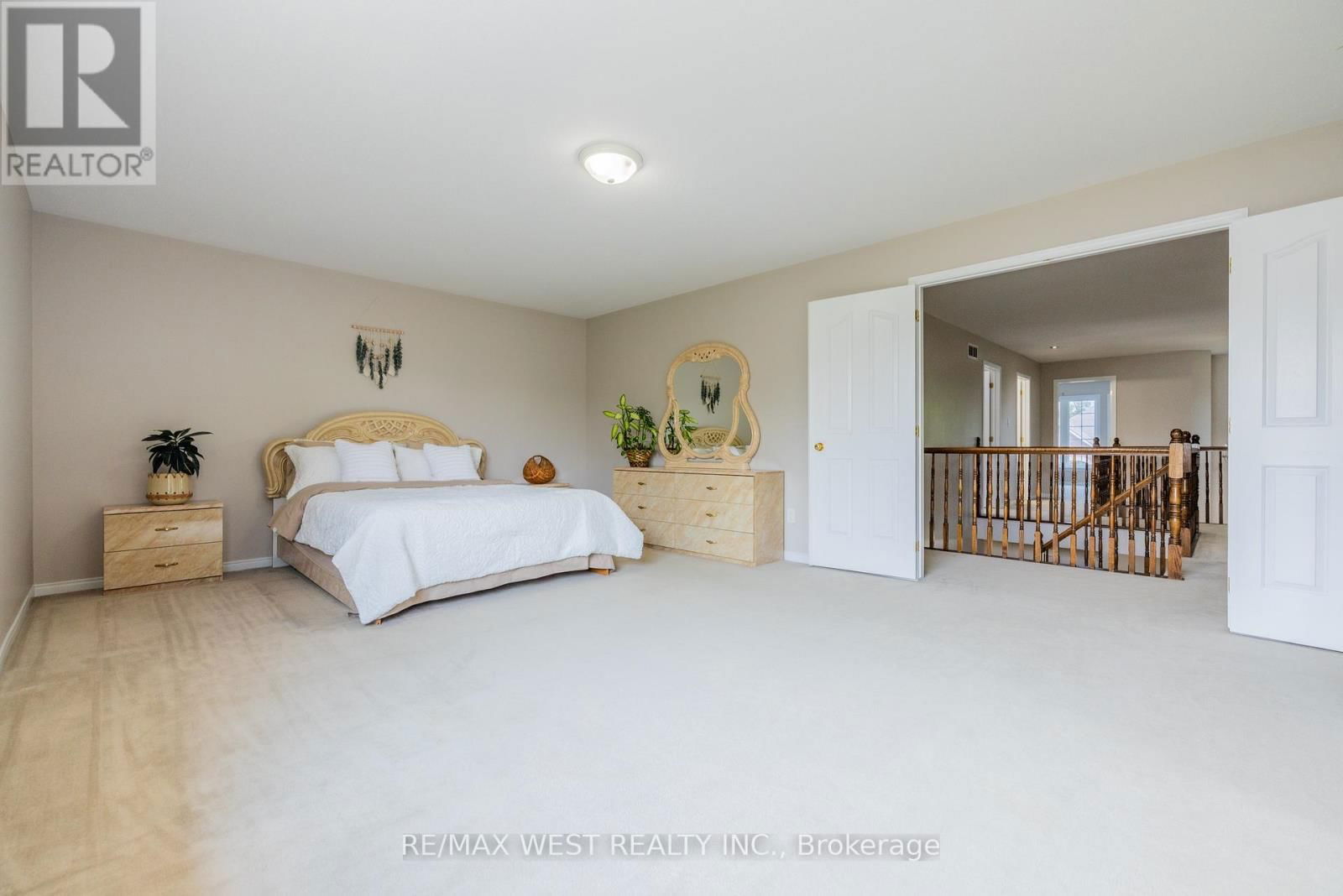 214 CASTLEGARTH CRESCENT Image 14